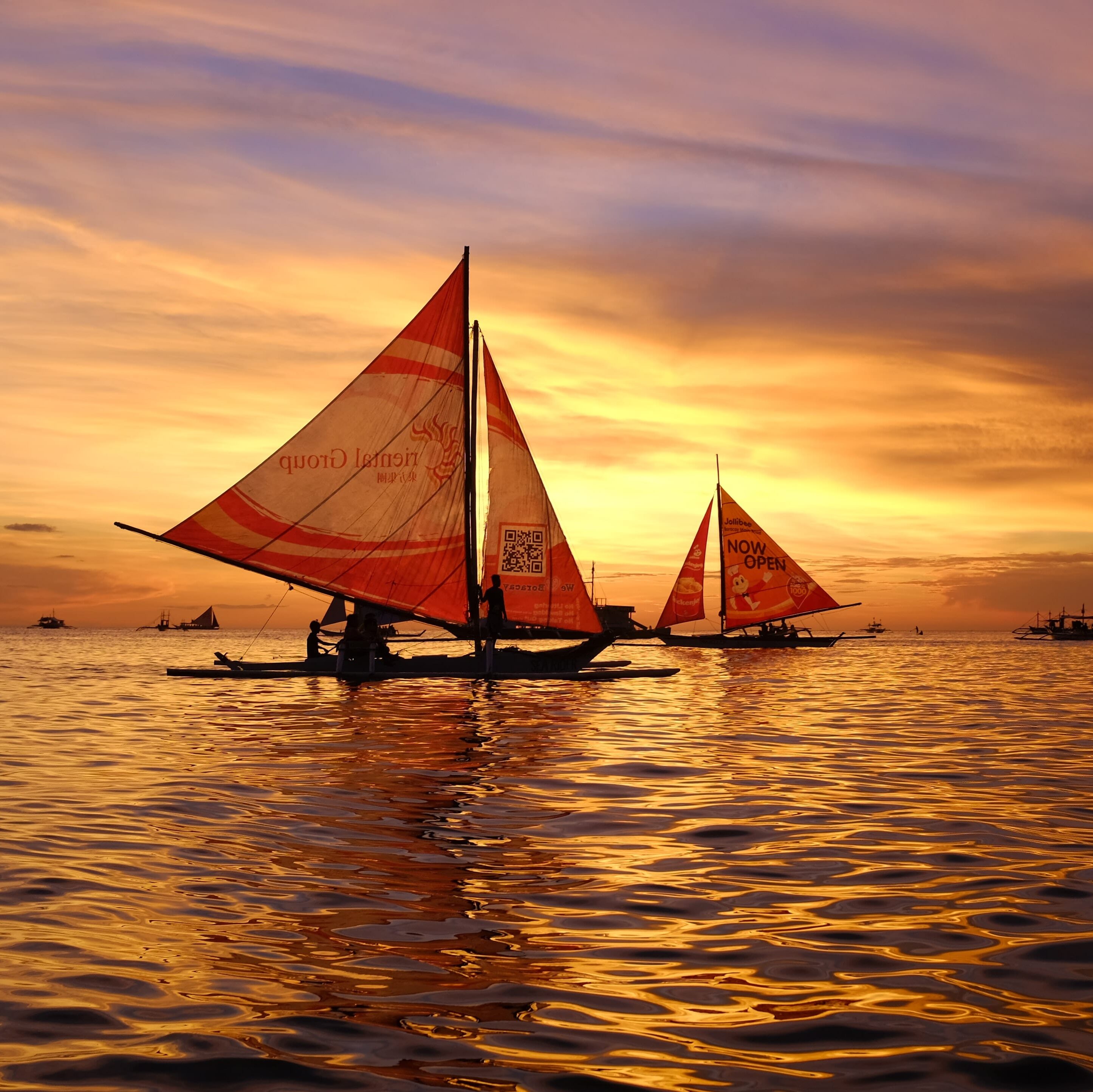 Découvrez l'île de Boracay et ses plages paradisiaques aux Philippines - coucher de soleil